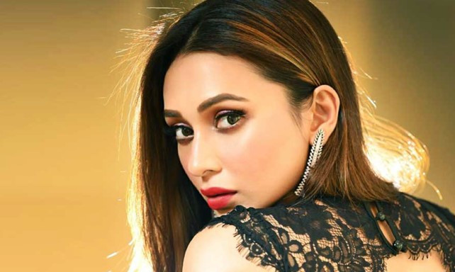 সংসদ সদস্য থেকে পদত্যাগ করলেন মিমি চক্রবর্তী